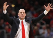 开云体育在线-公牛队主帅临危受命，处境艰难