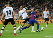 开云官方app入口-包含足球比赛中发生了激烈的对抗的词条