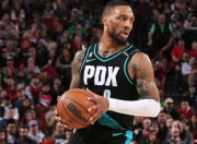 开云足球直播-关于鹈鹕轻取太阳，利拉德高光表现的信息