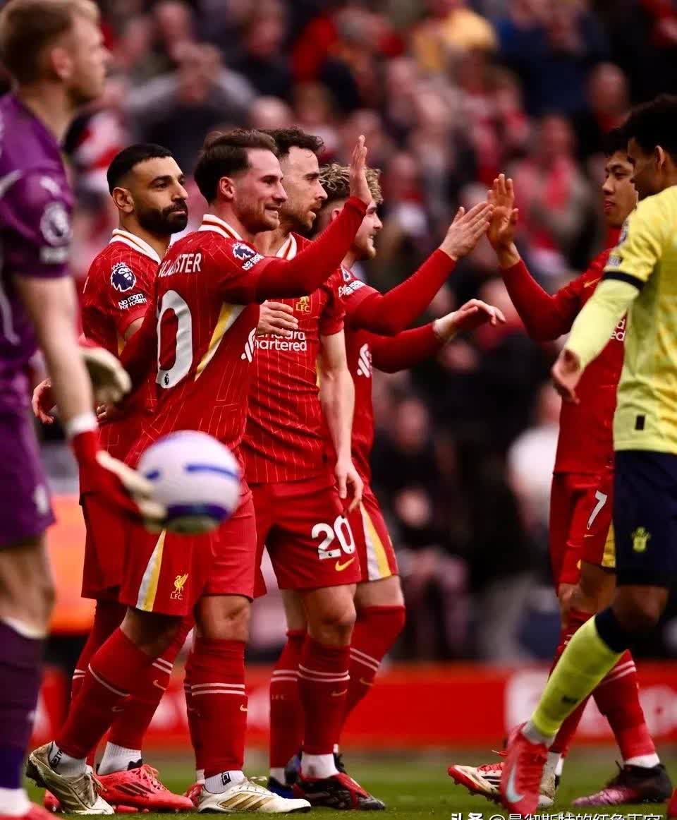 曼联阵中新秀崭露头角,球迷期待的简单介绍 曼联阵中新秀崭露头角,球迷期待的简单介绍