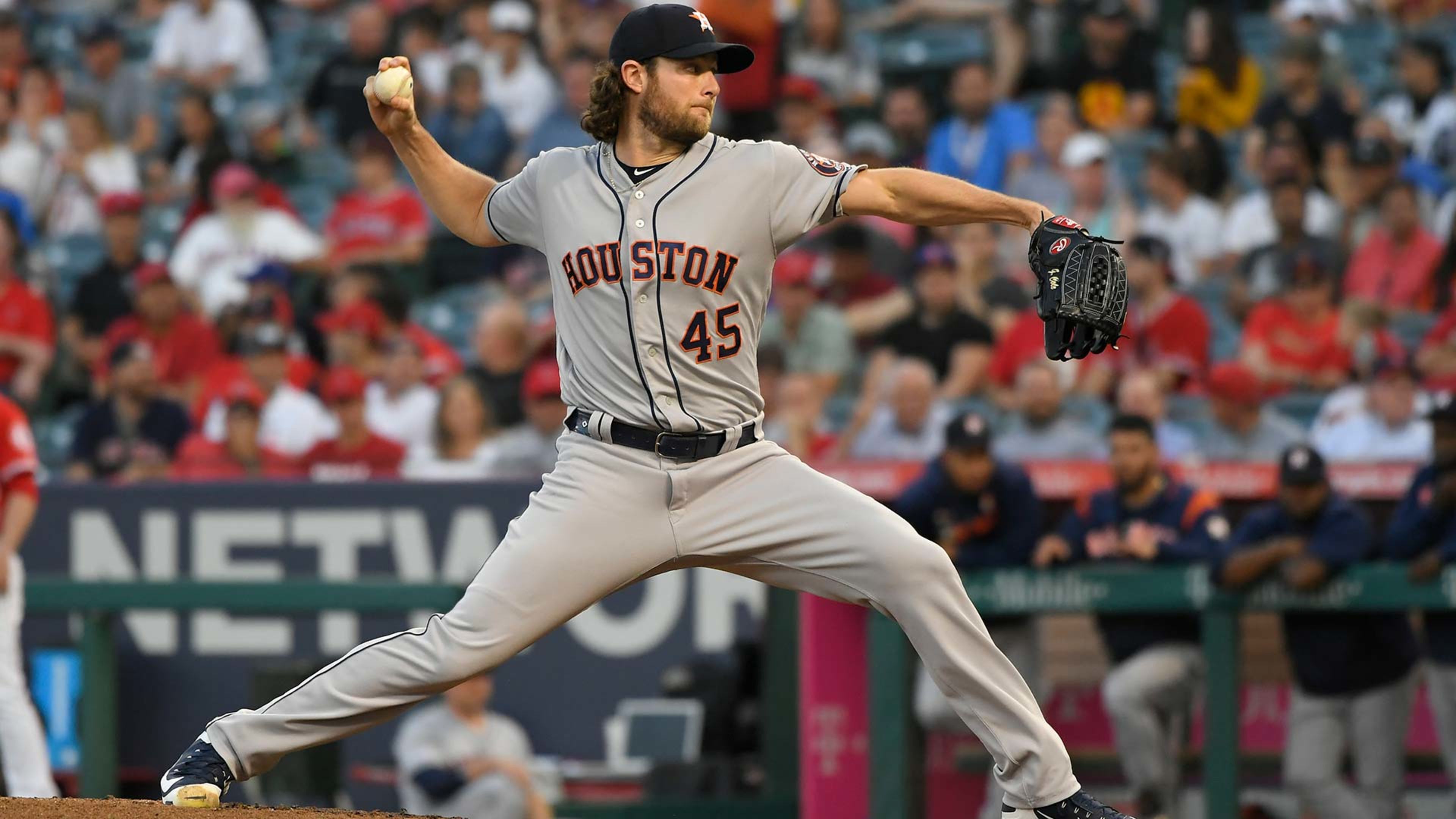 关于老鹰队首发大前锋接受膝部手术入选伤兵名单的信息