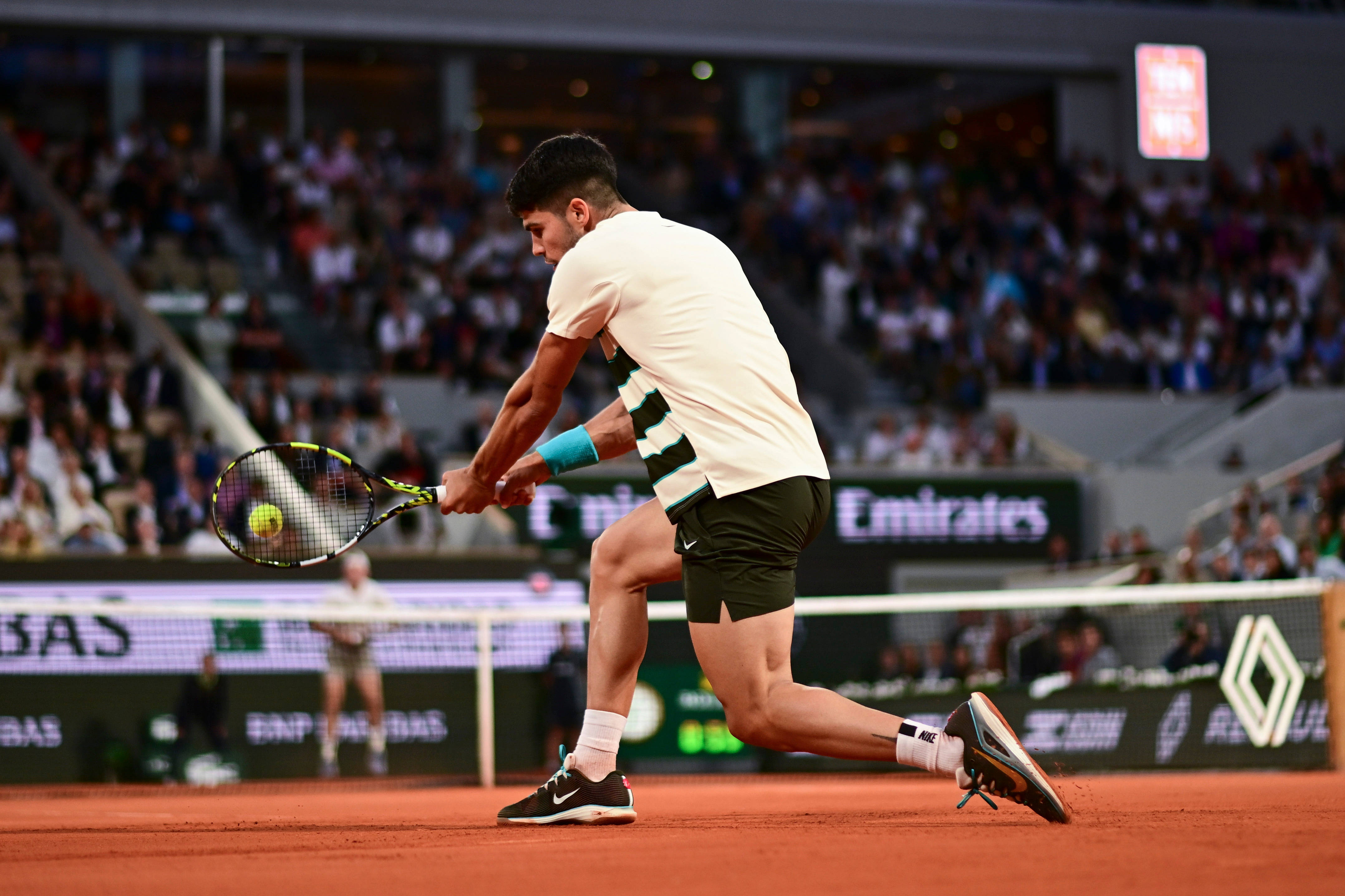 意大利网球队强势美国网球队，阿尔卡拉斯送出助攻的简单介绍