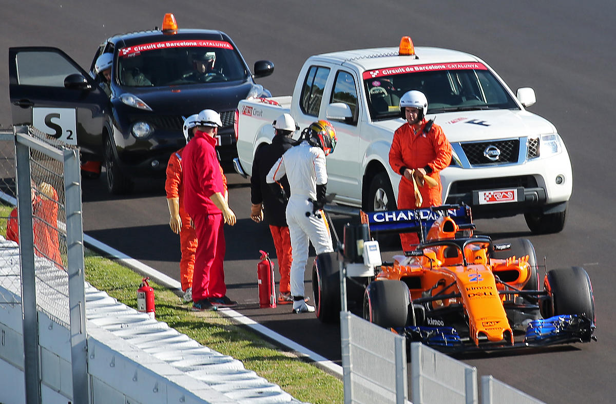 关于阿斯顿马丁险胜红牛车队,塞恩斯统治全场的信息 关于阿斯顿马丁险胜红牛车队,塞恩斯统治全场的信息
