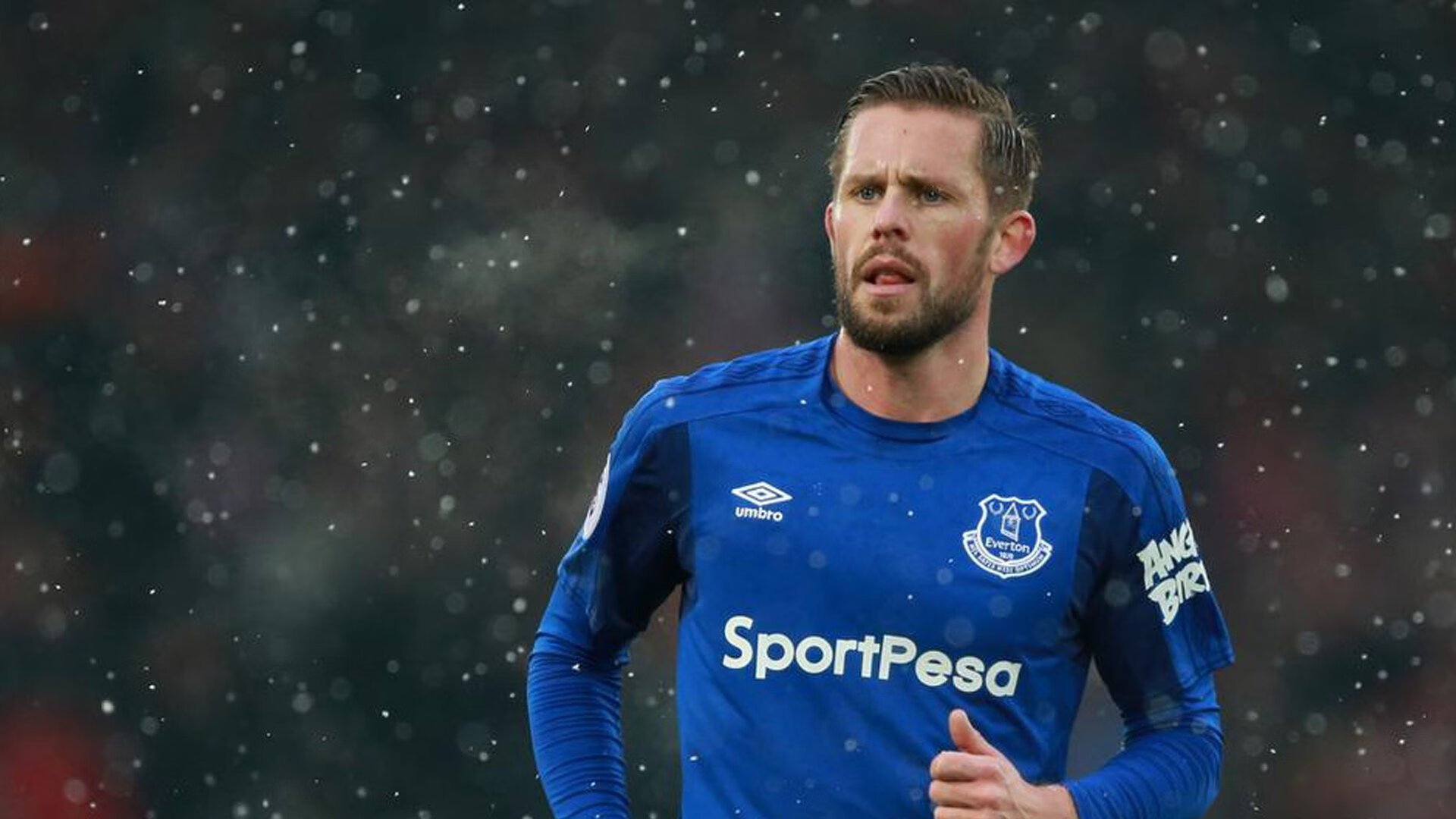 克瓦拉茨赫利亚的防守艺术，当格鲁吉亚魔术师在法国与奥地利之战中锁死对手