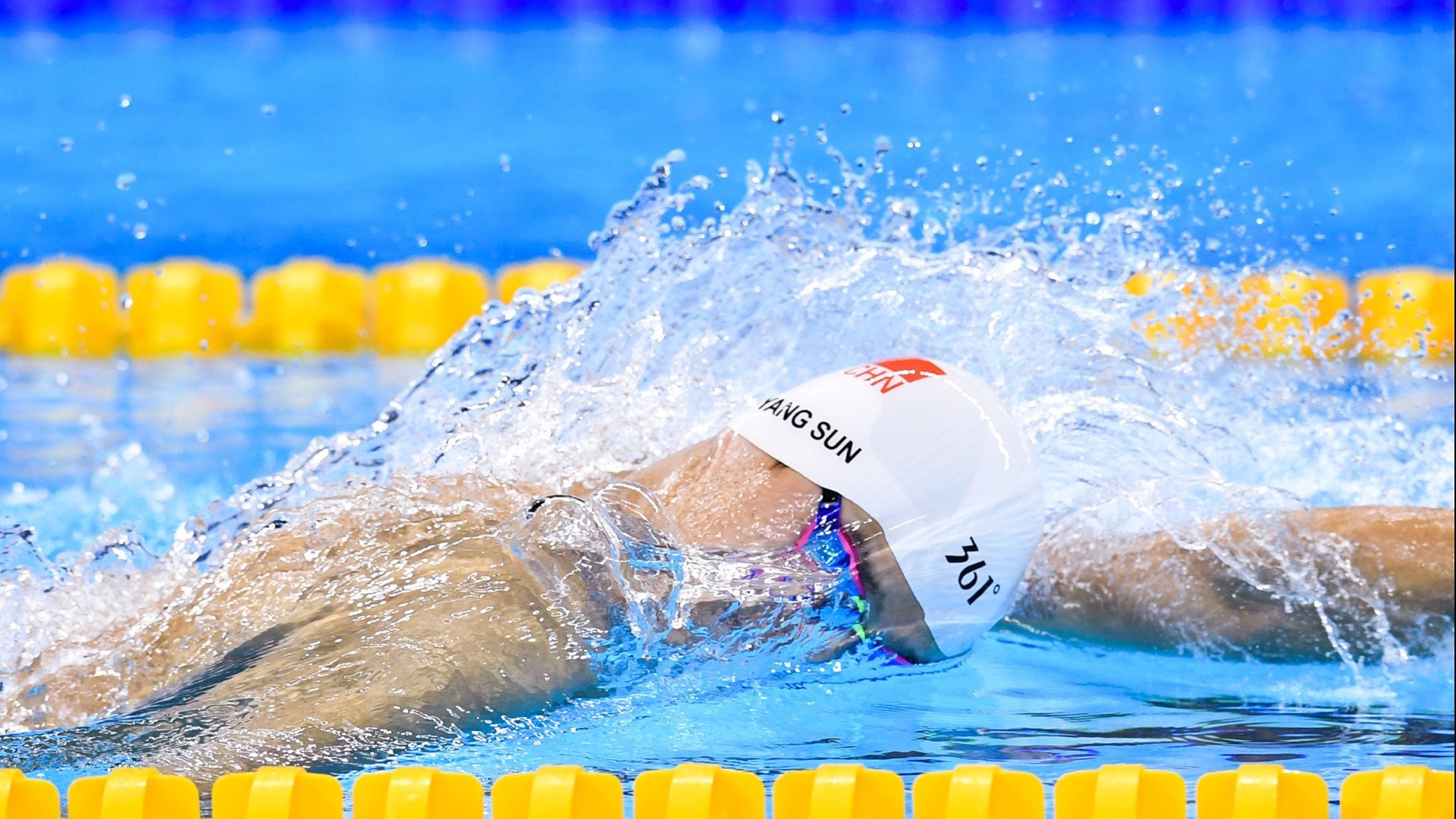 枪手险胜暗藏玄机，贝林厄姆领衔三狮军团奏凯—双线战报下的战术启示